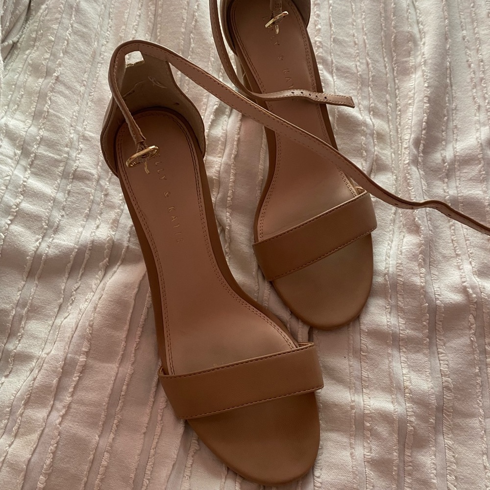 KATE AND KELLY TAN HEEL